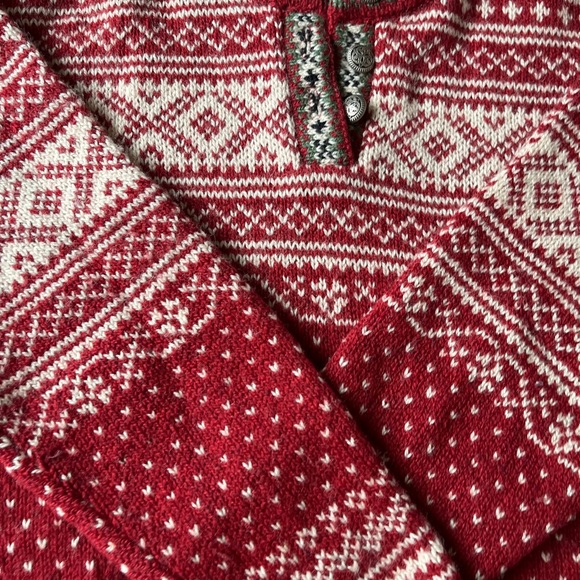 Women’s LL Bean Sweater Medium Red Beige Green Wool Buttons - Picture 4 of 14